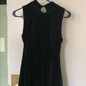 Altair’s state velvet black dress